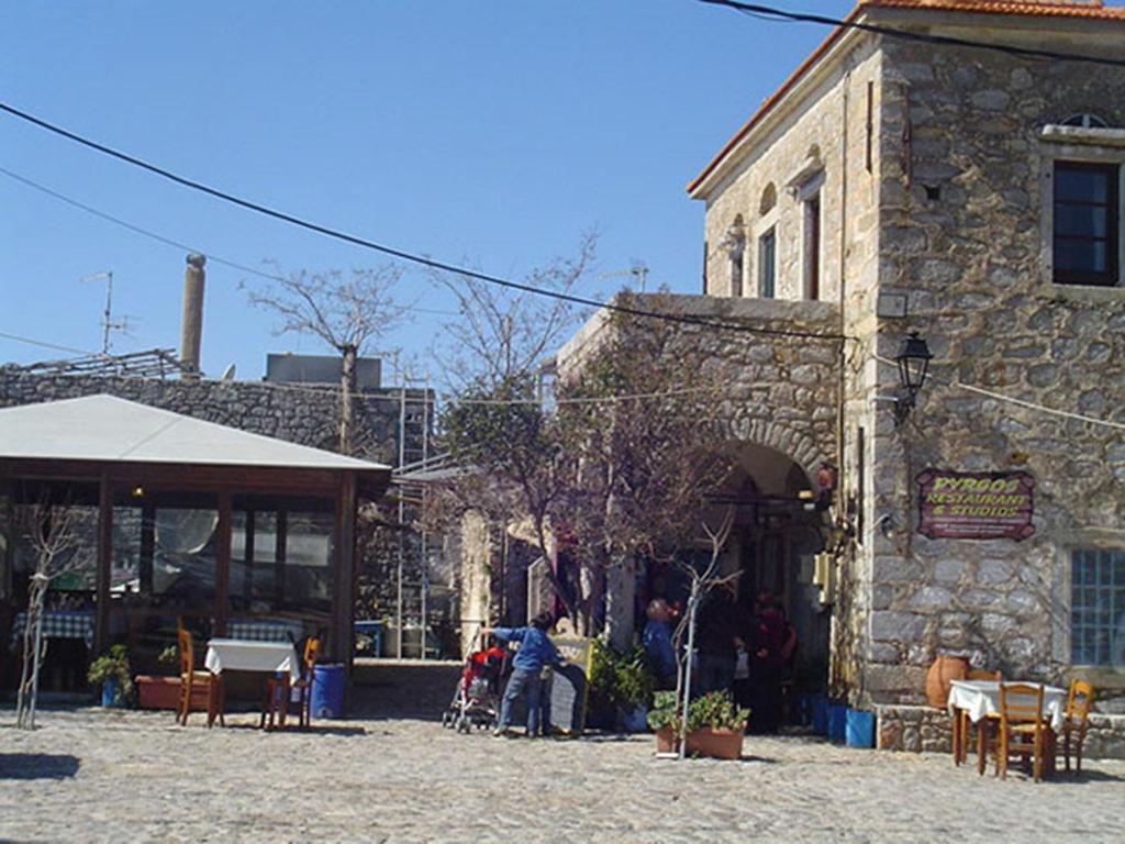 Pyrgos Houses&Restaurant Avgonima Exterior foto