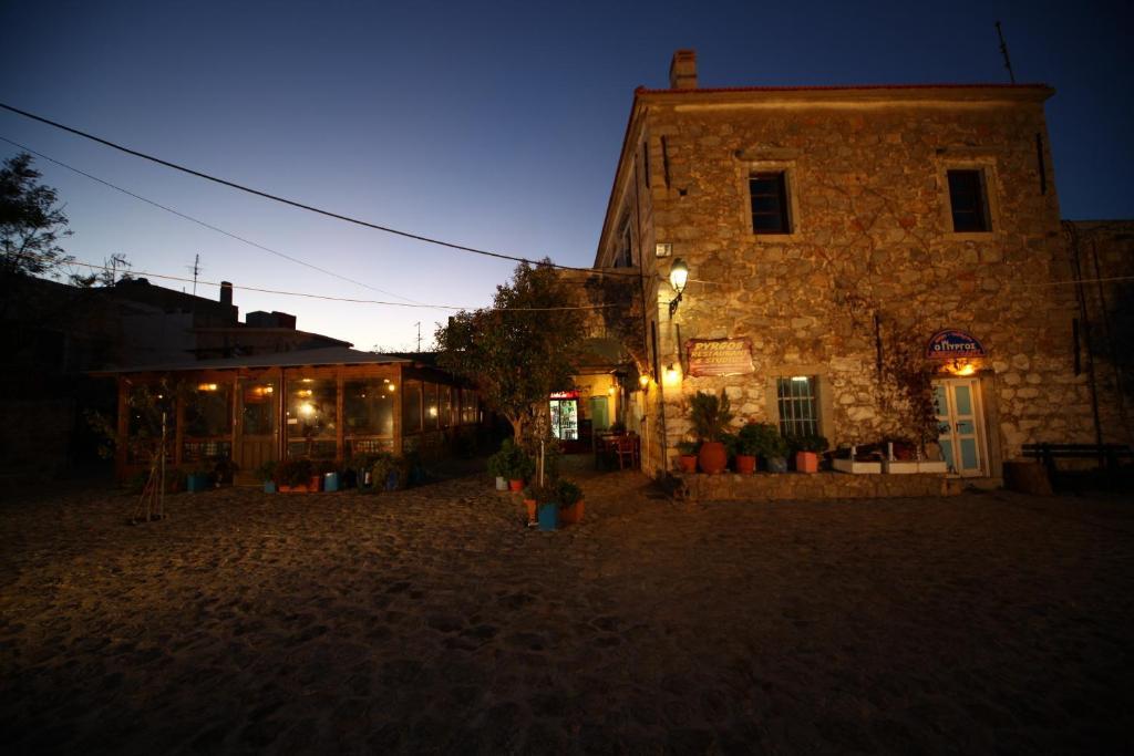 Pyrgos Houses&Restaurant Avgonima Exterior foto